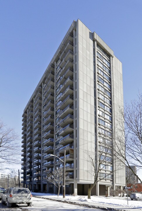 Ten Driveway Apartments in Ottawa, ON - Building Photo