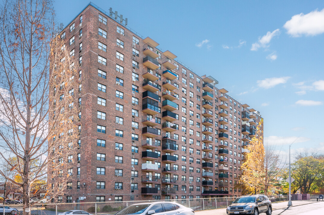 Hutchinson Parkway Apartments in Bronx, NY - Building Photo