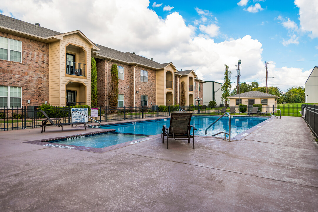 Corners Apartments in Sulphur Springs, TX - Building Photo