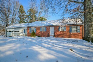 33 Longview Heights Rd in Athens, OH - Building Photo