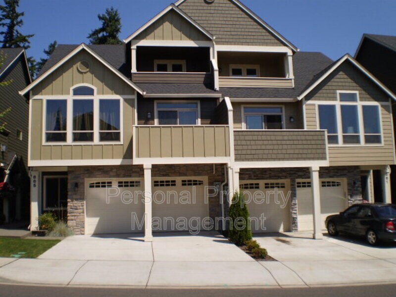 885 W U St in Washougal, WA - Building Photo
