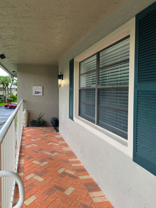 50 Stratford Ln W in Boynton Beach, FL - Building Photo - Building Photo