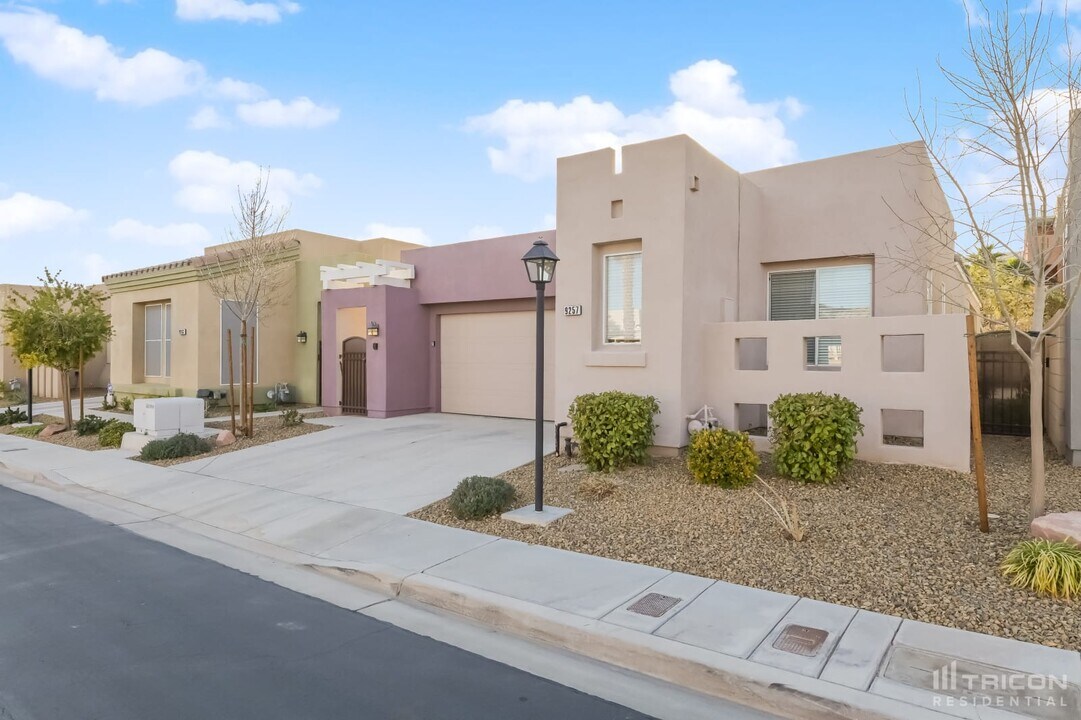 9257 Penn Station St in Las Vegas, NV - Building Photo