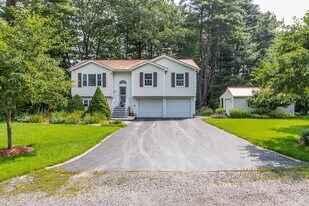 8 Byrd Ave in Scarborough, ME - Building Photo