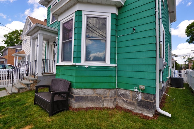 27 Central St in Waltham, MA - Building Photo - Building Photo