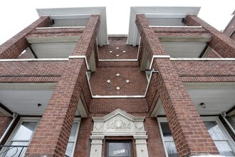 4831 W West End Ave in Chicago, IL - Foto de edificio - Building Photo