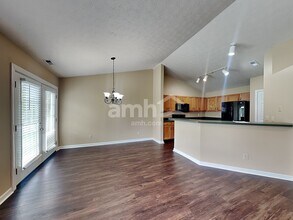 7705 Corsican Cir in Avon, IN - Foto de edificio - Building Photo