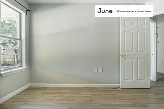Private bedroom in 3 bed/2 bath Home in Austin, TX - Building Photo - Building Photo