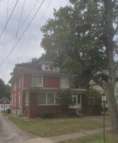 160 E Pine St, Unit 1 in Grove City, PA - Building Photo