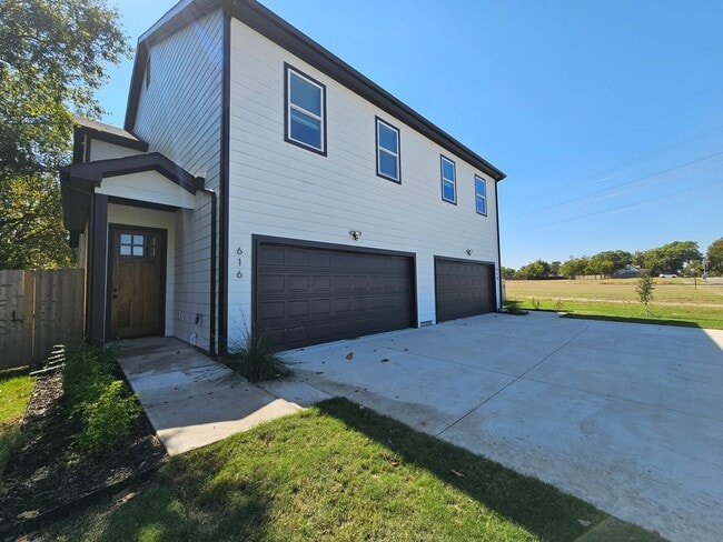 616 Avenue F Ave in Midlothian, TX - Building Photo - Building Photo