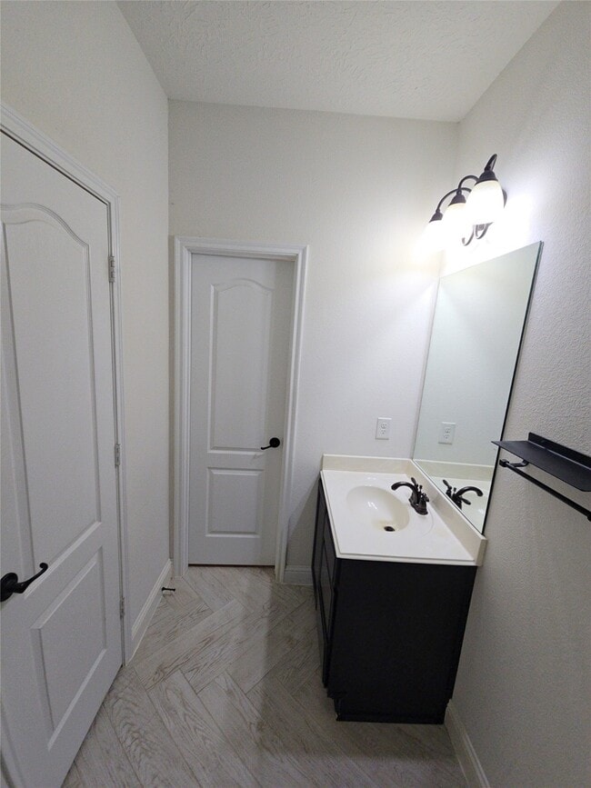 16014 Peach Bluff Ln