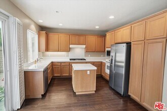 27866 Alta Vista Ave in Santa Clarita, CA - Foto de edificio - Building Photo