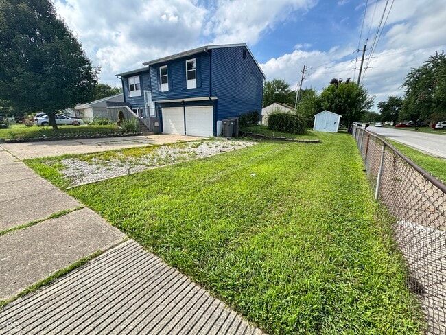 5530 Yucatan Dr in Indianapolis, IN - Building Photo - Building Photo