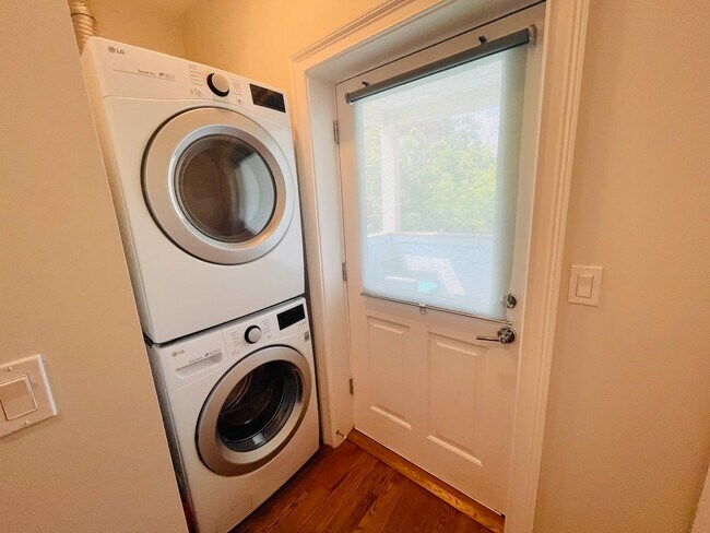1249 Beacon St, Unit 2 in Brookline, MA - Building Photo - Building Photo
