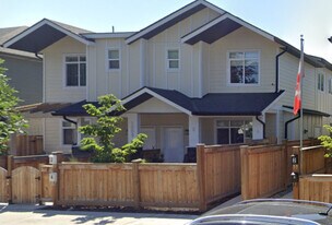 1009 Stockwell Ave in Kelowna, BC - Building Photo