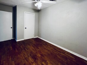 2201 Ave G in Nederland, TX - Building Photo - Building Photo