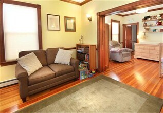 55 Avon St, Unit 1 in Somerville, MA - Foto de edificio - Building Photo