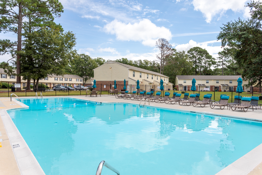 Brynn Marr Village in Jacksonville, NC - Foto de edificio