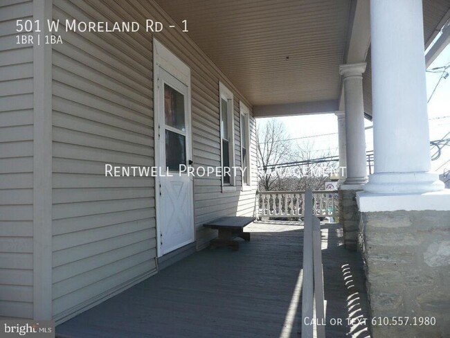 501 W Moreland Rd in Willow Grove, PA - Foto de edificio - Building Photo
