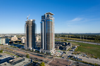 Pavilia Towers in Thornhill, ON - Building Photo - Building Photo