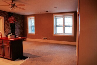 1631 Main St, Unit 5 in Dubuque, IA - Building Photo - Building Photo