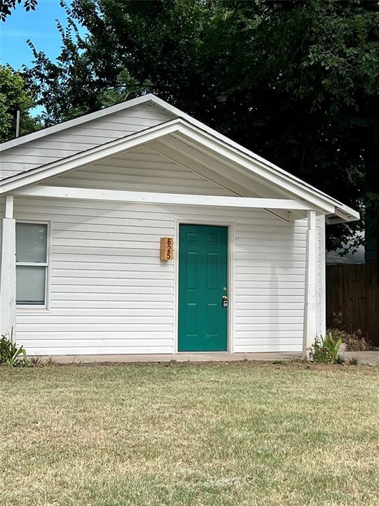 625 S 9th St in Chickasha, OK - Building Photo