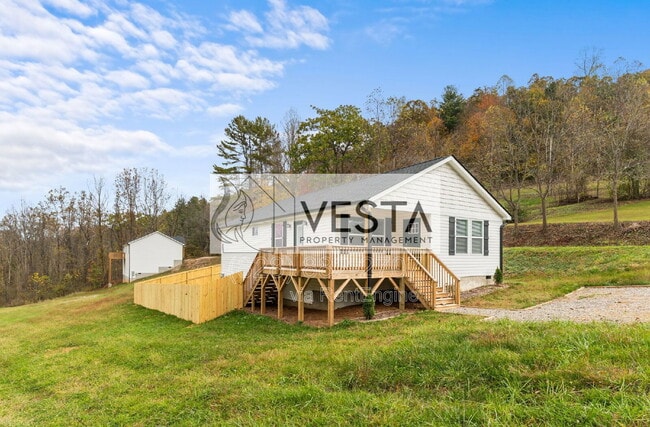 4 Meadows Town Rd in Marshall, NC - Building Photo - Building Photo