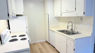 1327 Webster St, Unit B101 in Alameda, CA - Building Photo - Building Photo