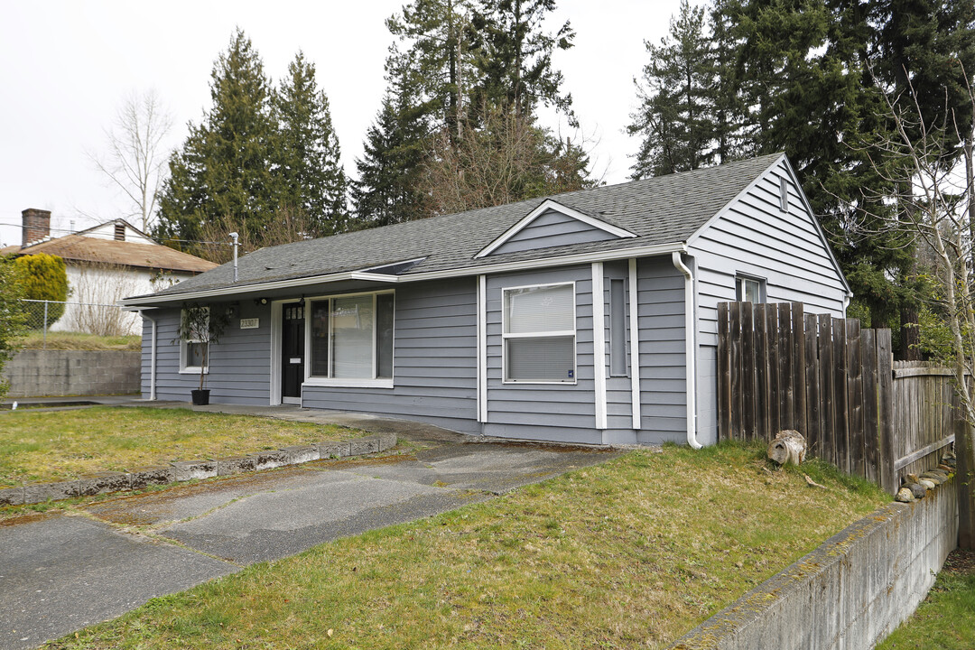 23307 56th Ave W in Mountlake Terrace, WA - Building Photo