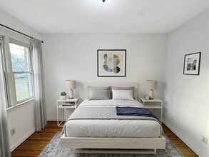 14410 20th Ave, Unit 1 in Whitestone, NY - Foto de edificio - Building Photo