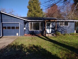 247-249 N Polk St in Eugene, OR - Building Photo