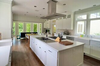 172 Umpawaug Rd in Redding, CT - Building Photo - Building Photo