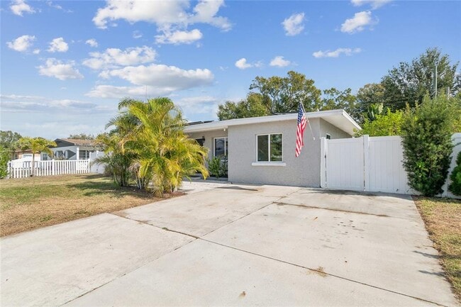 7631 18th Way N in St. Petersburg, FL - Building Photo - Building Photo