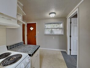 9610 N 12th St in Tampa, FL - Building Photo - Building Photo