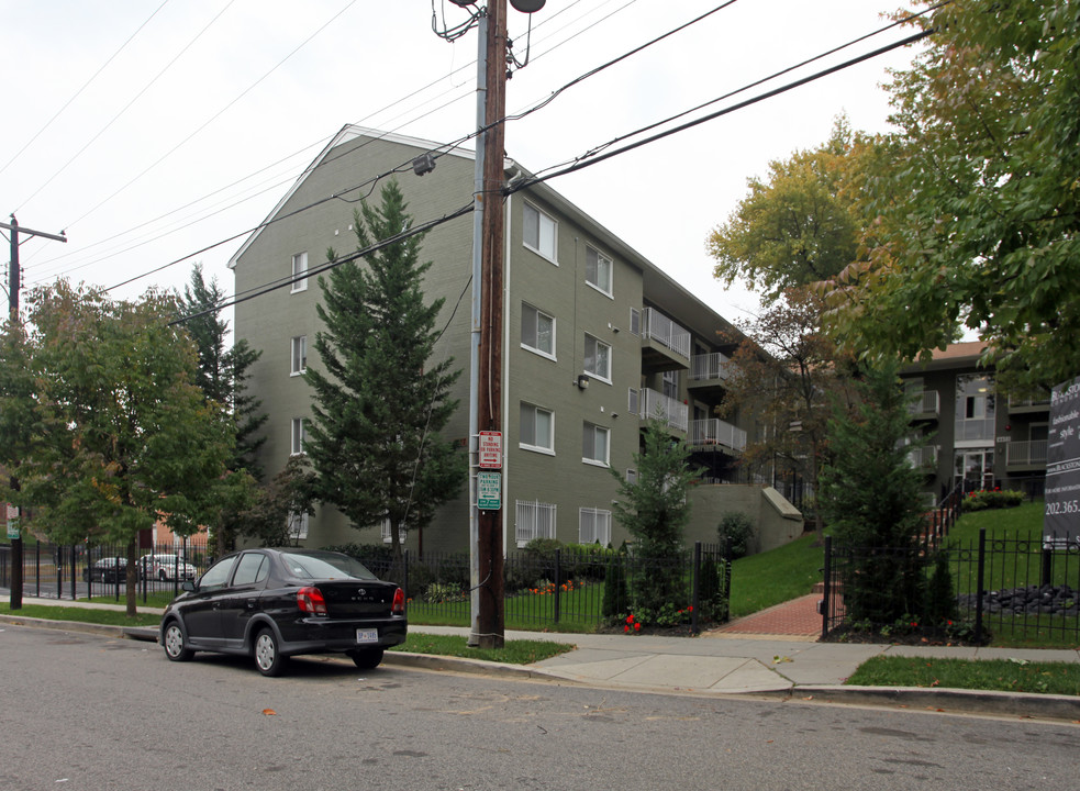 B Street Apartments in Washington, DC - Building Photo