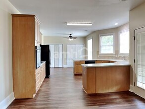 402 Grandiflora Dr in Mcdonough, GA - Foto de edificio - Building Photo