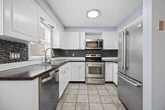 67 Brentwood Dr in Wallingford, CT - Foto de edificio - Building Photo