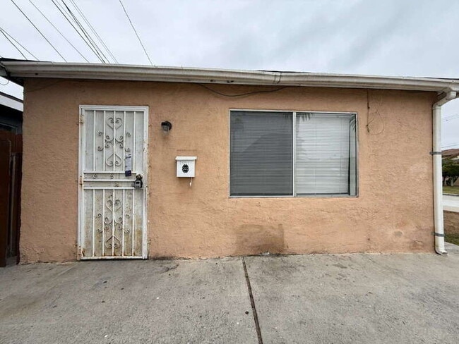 14041 Orizaba Ave in Paramount, CA - Building Photo - Building Photo