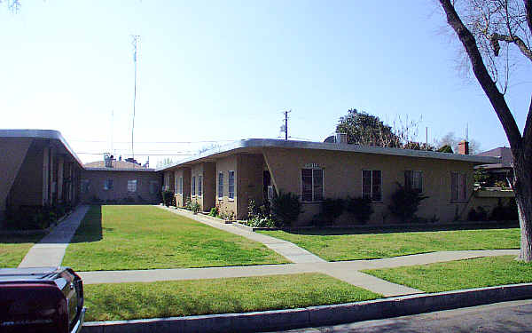 1320-1336 W 19th St in Merced, CA - Building Photo