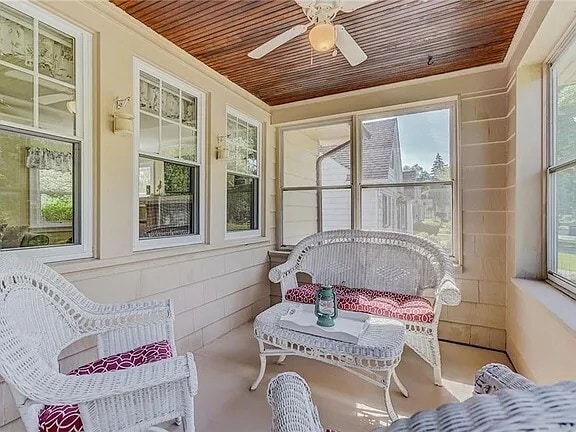 77 Hartsdale Rd in Irondequoit, NY - Foto de edificio - Building Photo