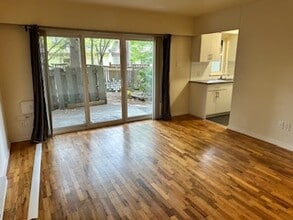 1255 Grant St in Victoria, BC - Building Photo - Building Photo