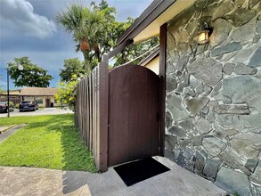 118 Briarwood Cir in Hollywood, FL - Building Photo - Building Photo