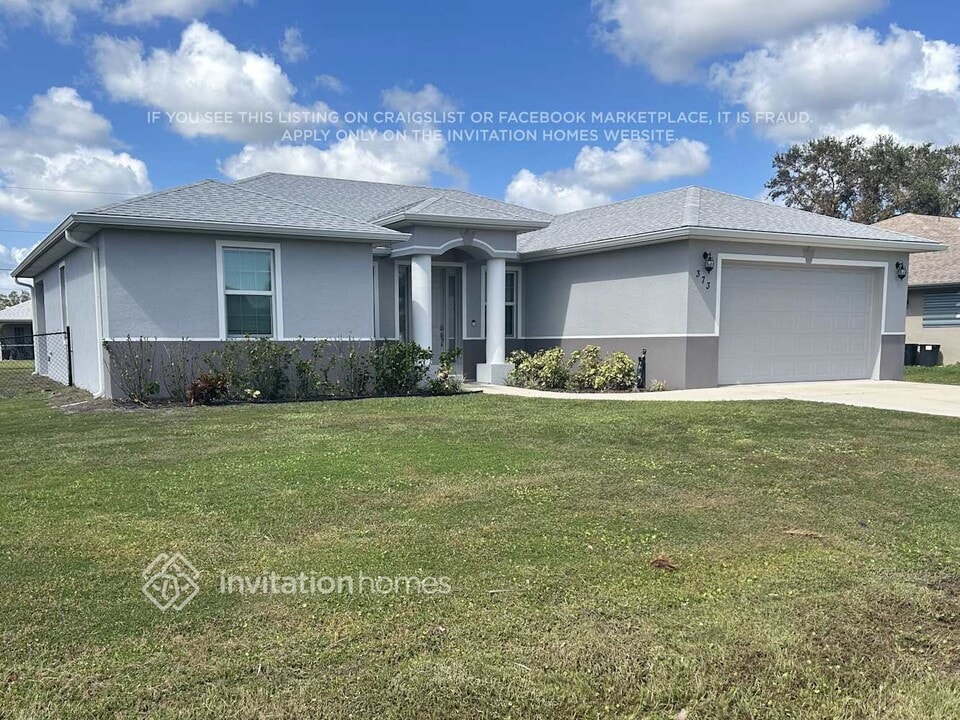 373 Rosemary St in Port Charlotte, FL - Foto de edificio