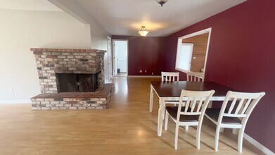 91692 Smith Lake Rd in Warrenton, OR - Building Photo - Building Photo