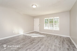 1350 Woodruff Glen Dr in Winston-Salem, NC - Foto de edificio - Building Photo