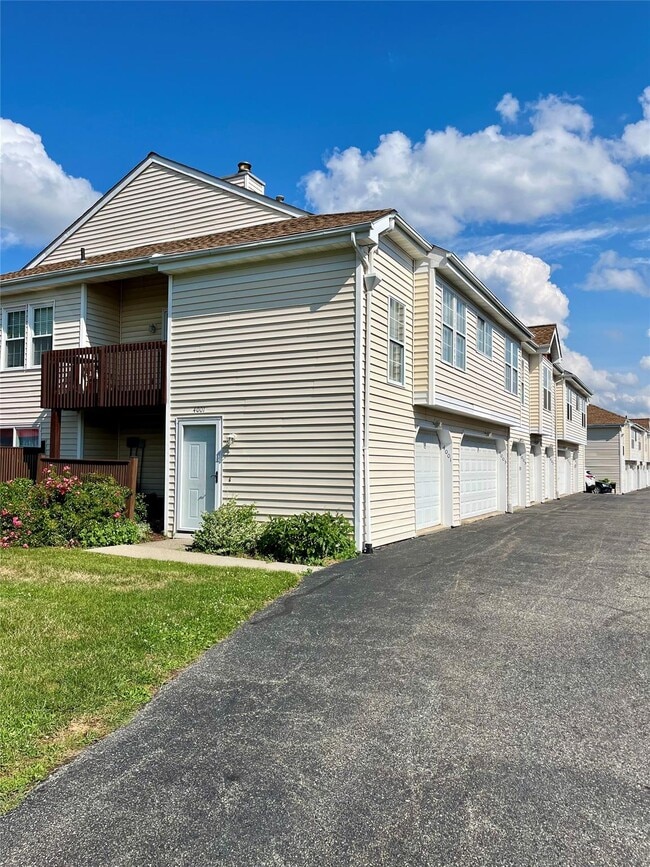 4001 Whispering Hills Dr in Chester, NY - Building Photo - Building Photo
