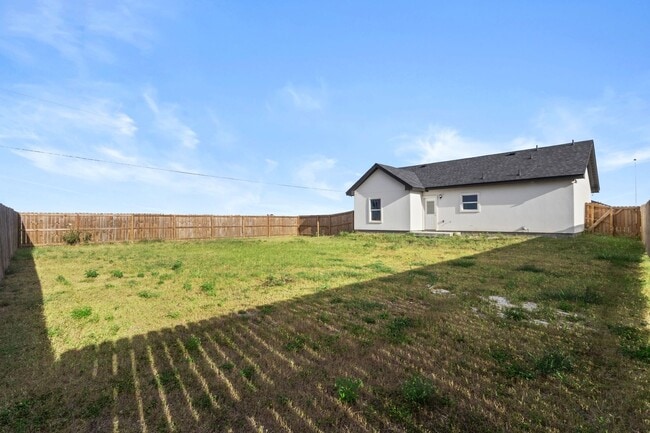 1811 Unity Dr in Mercedes, TX - Building Photo - Building Photo