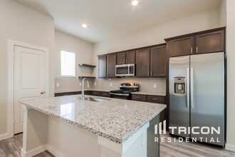 9835 Willow Creek Commerce Dr in Tomball, TX - Building Photo - Building Photo