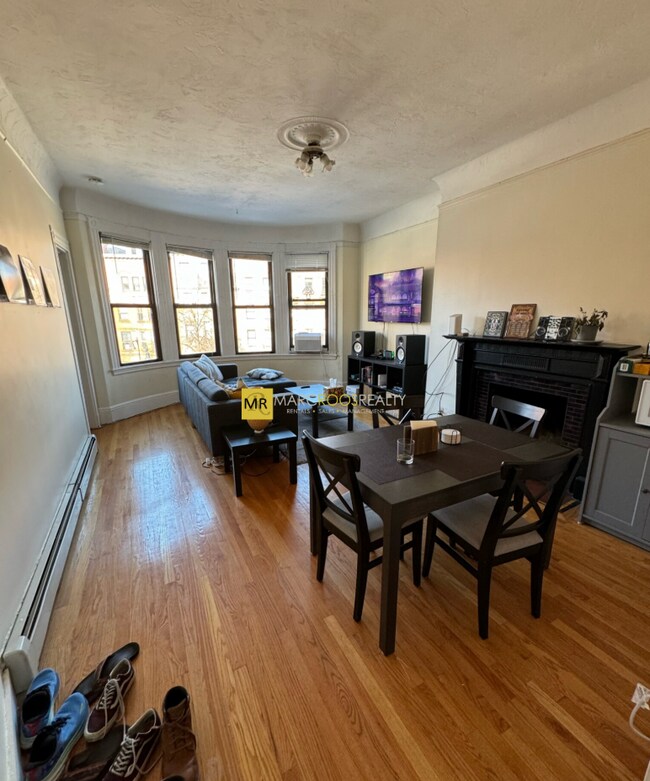 591 Beacon St, Unit 3 in Boston, MA - Building Photo - Building Photo
