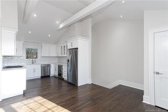 36 Poe Ct in Fairfield, CT - Building Photo - Building Photo